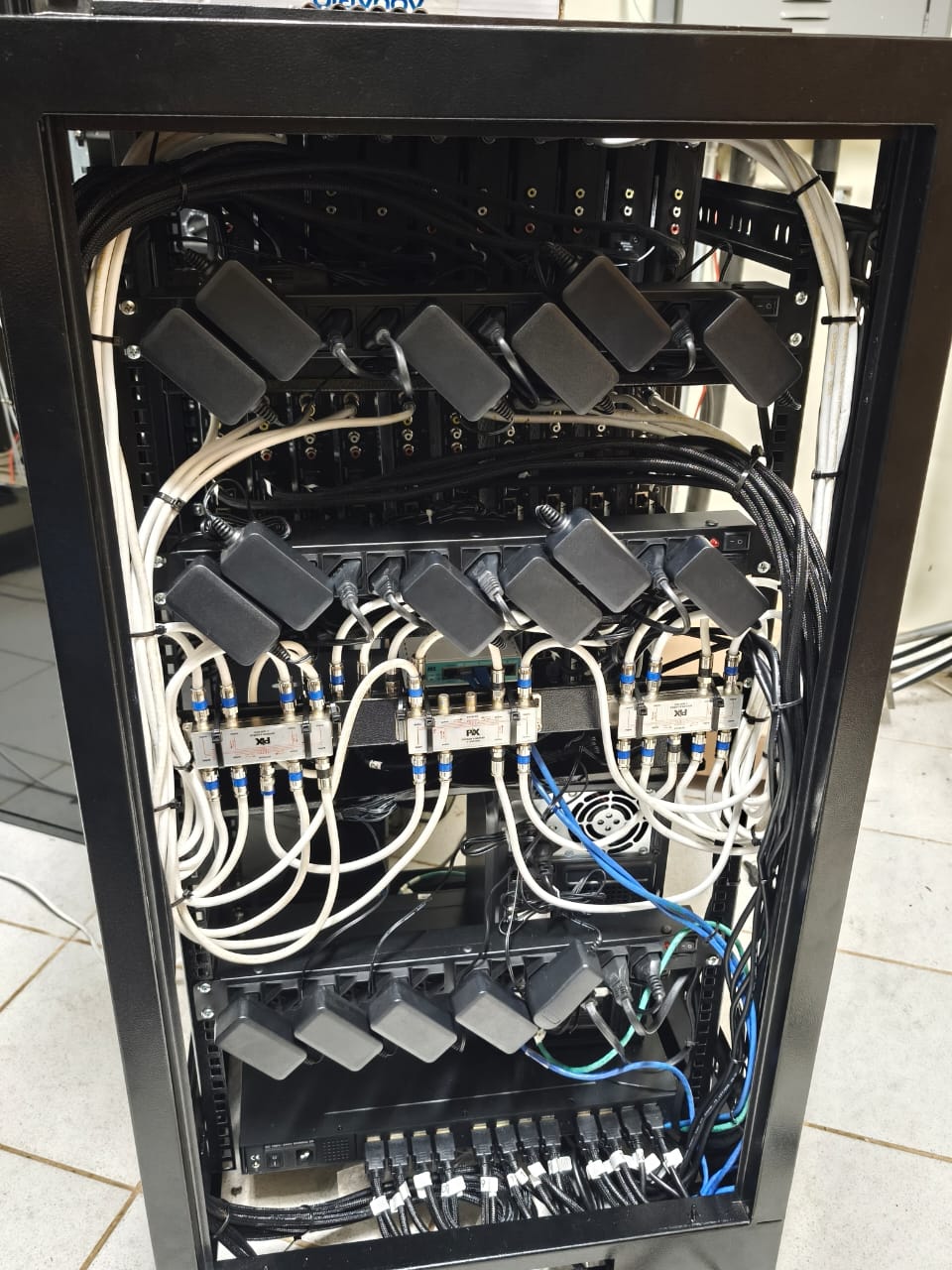 Rack Headend principal de um hotel grande